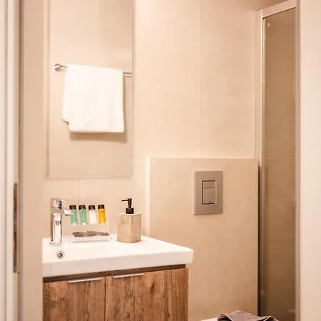 Clio - Newly Renovated With Parking