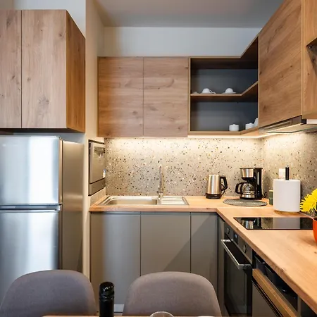 Clio - Newly Renovated With Parking