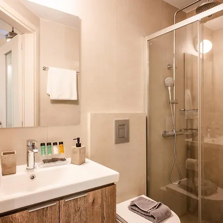 Clio - Newly Renovated With Parking Appartamento