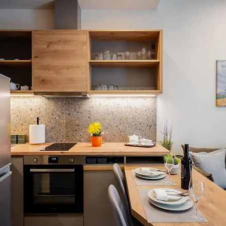 Clio - Newly Renovated With Parking *