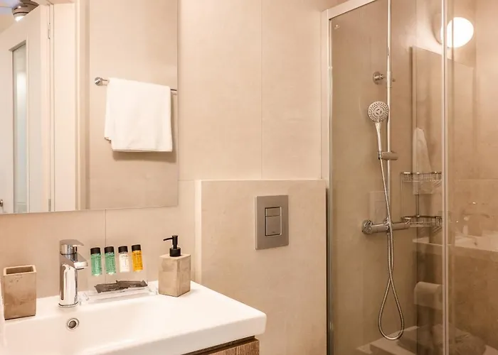 Clio - Newly Renovated With Parking Апартаменты