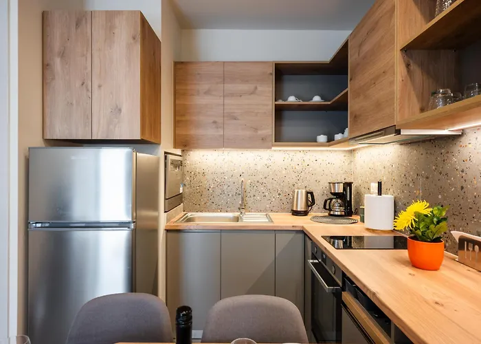 Clio - Newly Renovated With Parking