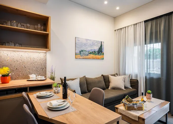 Clio - Newly Renovated With Parking *