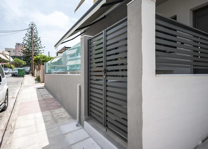 Clio - Newly Renovated With Parking *