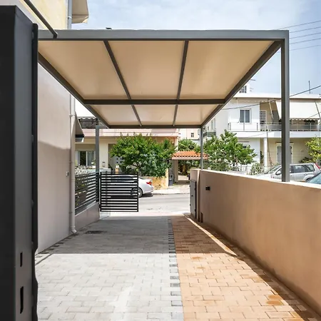 Clio - Newly Renovated With Parking Apartment