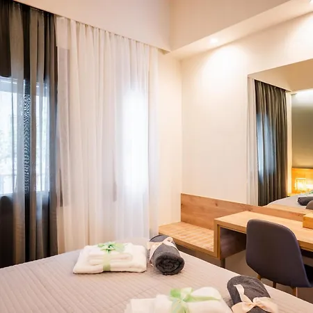 Clio - Newly Renovated With Parking Apartment